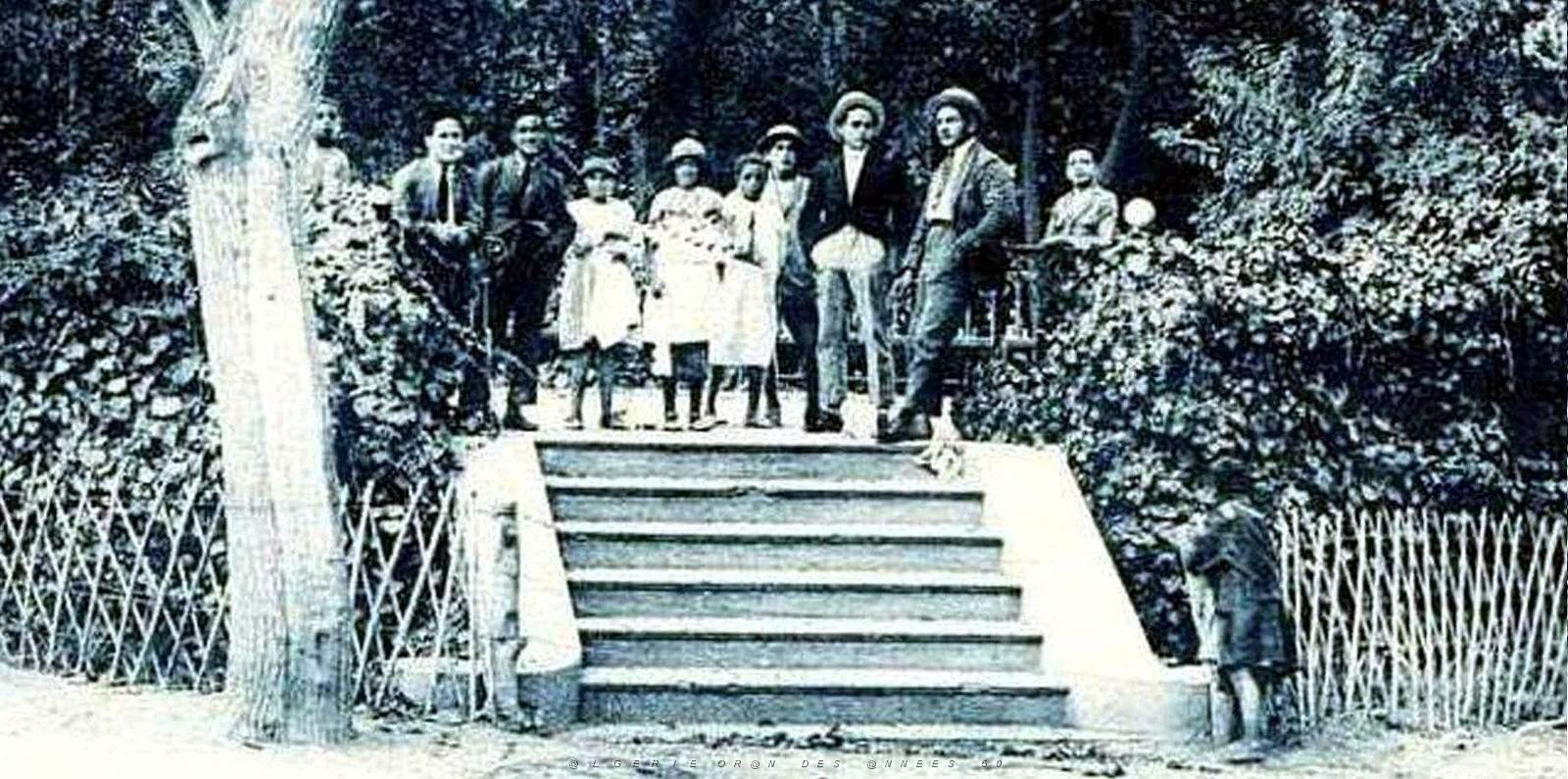 1910- Mostaganem - Jardin Public - Le Kiosque2.jpg